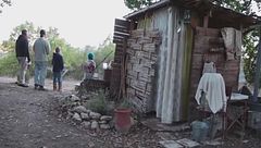 Famiglia nel bosco, Palmoli ha già speso 5mila euro per la mamma e i 3 figli