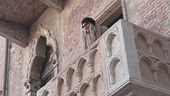 Assalto al balcone più famoso del mondo, quello di Romeo e Giulietta