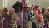 Generazioni di bambine ci giocano dal 1959, è un caso la mostra su Barbie