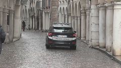 Treviso in ostaggio di maranza e baby gang, lo spray urticante alle cassiere