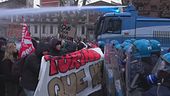 Dal "No Meloni day" agli assalti alla Polizia, ai domiciliari sei baby studenti