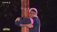 La prima manche dell'albero della cuccagna