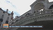 Una tassa contro il turismo mordi e fuggi, Venezia si divide
