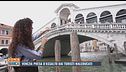 Venezia presa d'assalto da turisti maleducati