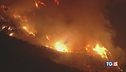 Le fiamme avanzano e la rabbia cresce