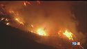 Le fiamme avanzano e la rabbia cresce