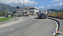 Sul tetto dell'auto l'ennesima follia