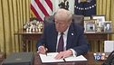 Trump sfida l'Europa Scontro per lo ius soli