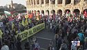 Il corteo pacifico poi la guerriglia