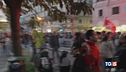 Il corteo pacifico diventa guerriglia