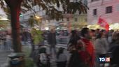 Il corteo pacifico diventa guerriglia