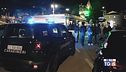 Uccide la moglie sparandole in strada