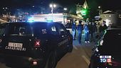 Uccide la moglie sparandole in strada
