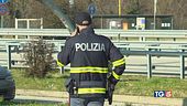 Viaggia senza biglietto e aggredisce poliziotti