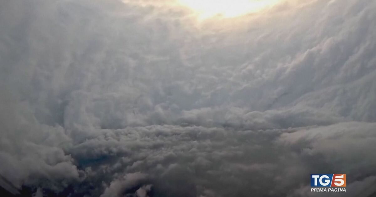 TG5: Venti fino a 300 kmh Giamaica devastata Video | Mediaset Infinity
