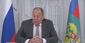 Lavrov apre al dialogo 100mila ucraini al buio