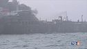 Petroliera in fiamme si rischia il disastro