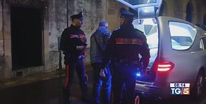 Bimbo strangolato sua madre annegata