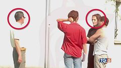 Sempio davanti a casa di Chiara