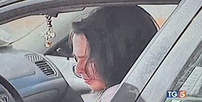 Le foto di Sempio davanti alla casa