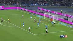 Napoli solo in vetta aspettando il Milan