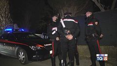 Roma, stupro fuori la metro