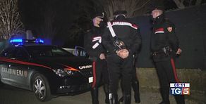 Roma, stupro fuori la metro