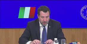 Salvini: "Armi a Kiev? Aspettiamo i negoziati"