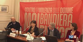 "Mai bandiera bianca" per difendere le donne