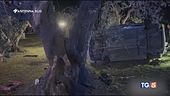 Auto contro un albero morti quattro giovani