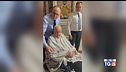 Papa sorprende ancora a San Pietro in poncho