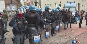 Askatasuna sgomberato, "È segnale dallo stato"