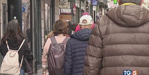 Siamo sempre meno e sempre più anziani