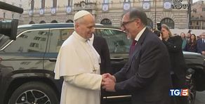 Papa Leone in Senato e Natale brilla di luci