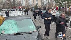 Droni e missili su Kiev, Zelensky va da Trump