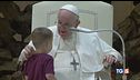 Papa Francesco, la tenerezza verso i bambini