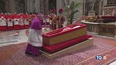 Due ore di addio a Papa Francesco