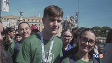 I giovani a San Pietro, l'omaggio a Francesco