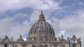 I fedeli a San Pietro, attesa per la fumata