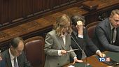 Meloni: "Con noi stabilità". È scontro in aula