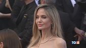 Angelina Jolie ne fa 50: cinema, amore, impegno