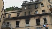 Giù dal quarto piano per sfuggire al rogo