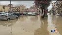 Piogge e allagamenti le isole tra le fiamme
