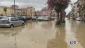 Piogge e allagamenti le isole tra le fiamme