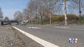 Cade da auto in corsa grave bimbo di un anno