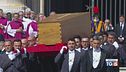 Funerali di Papa Francesco: il feretro viene portato in Piazza San Pietro