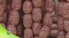 La lavorazione delle salsicce e del salame