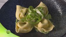 Ravioli ripieni con asparagi alle due consistenze