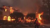 Los Angeles brucia, fuoco indomabile