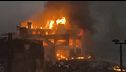 Fiamme e caos, mezzo milione in fuga